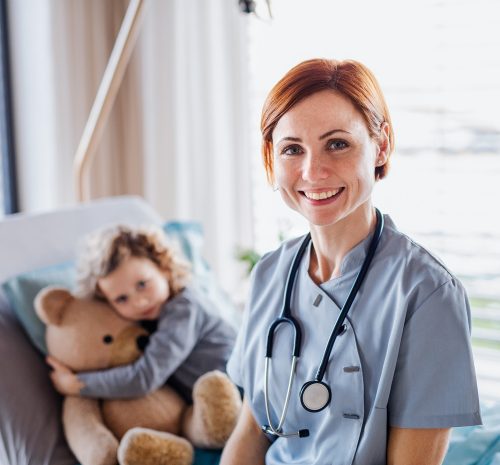 friendly-female-doctor-and-small-girl-in-bed-in-ho-5A5LE87-1.jpg